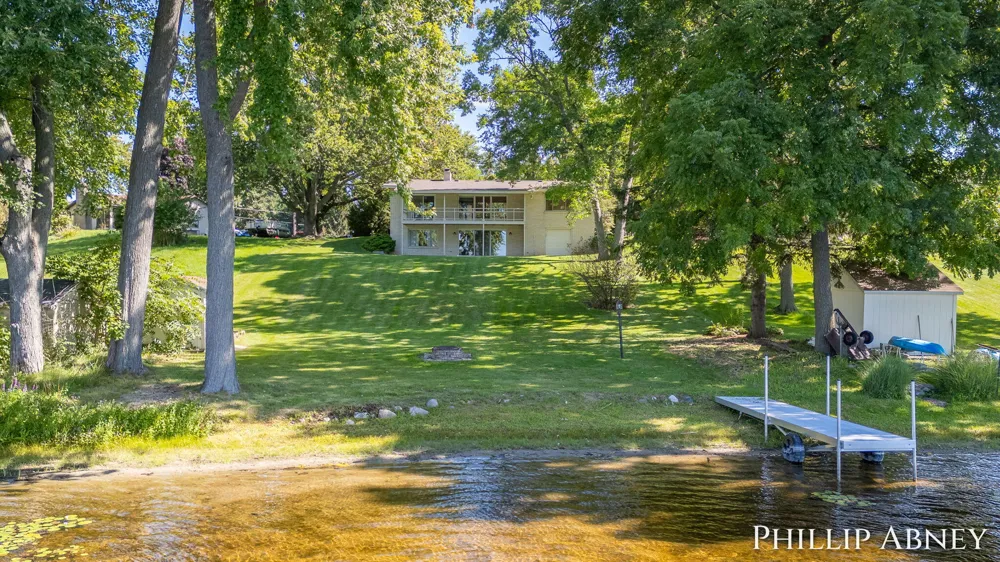 8391 Cowan Lake Drive NE Grattan Township, MI 49341