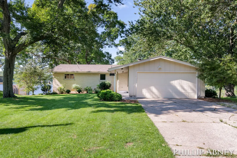 8391 Cowan Lake Drive NE Grattan Township, MI 49341