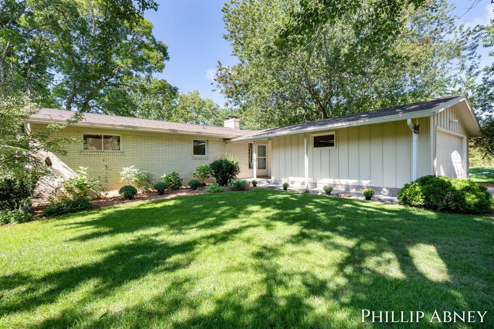 8391 Cowan Lake Drive NE Grattan Township, MI 49341