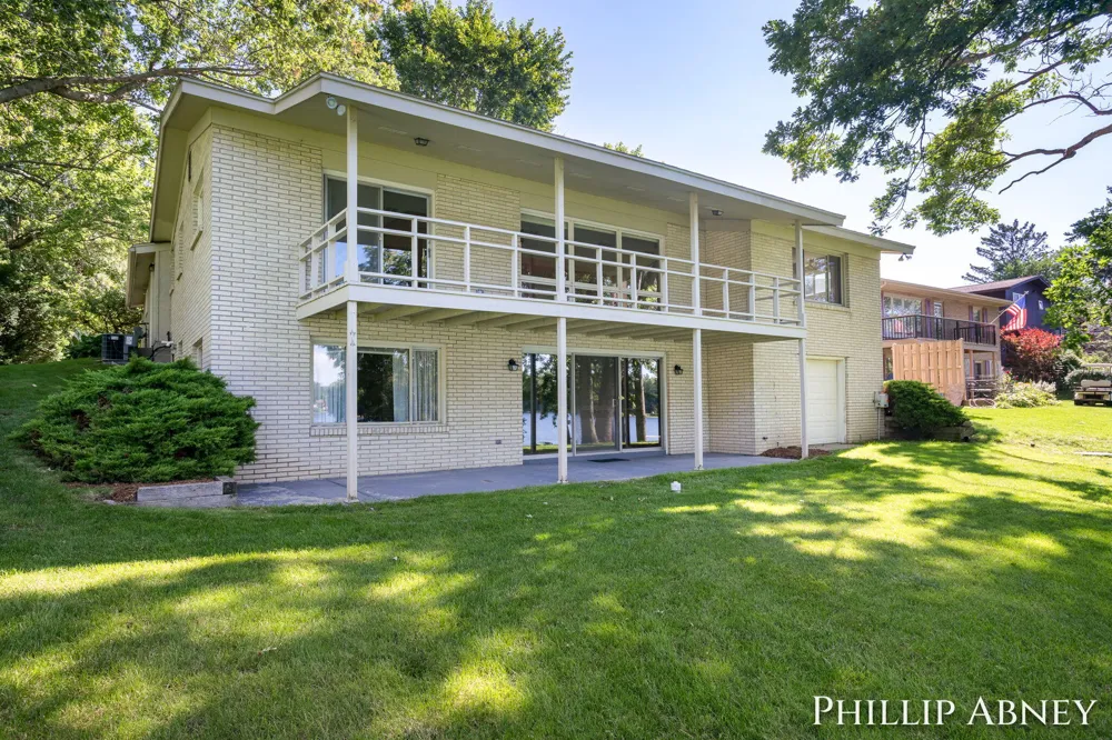 8391 Cowan Lake Drive NE Grattan Township, MI 49341