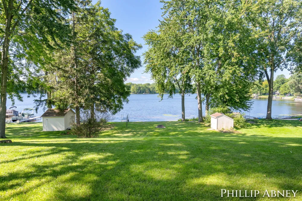 8391 Cowan Lake Drive NE Grattan Township, MI 49341