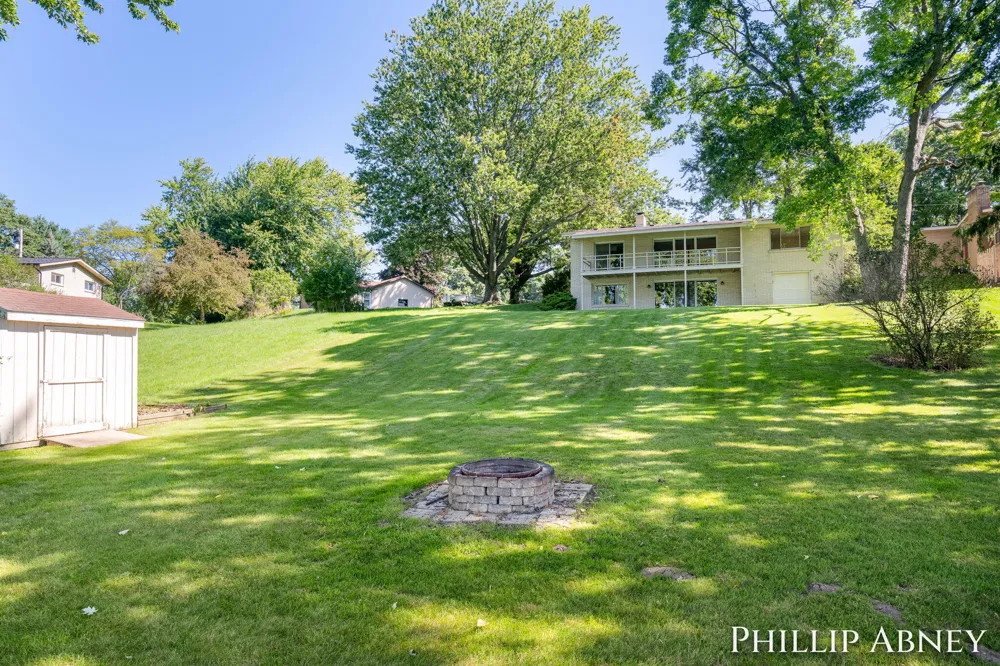 8391 Cowan Lake Drive NE Grattan Township, MI 49341