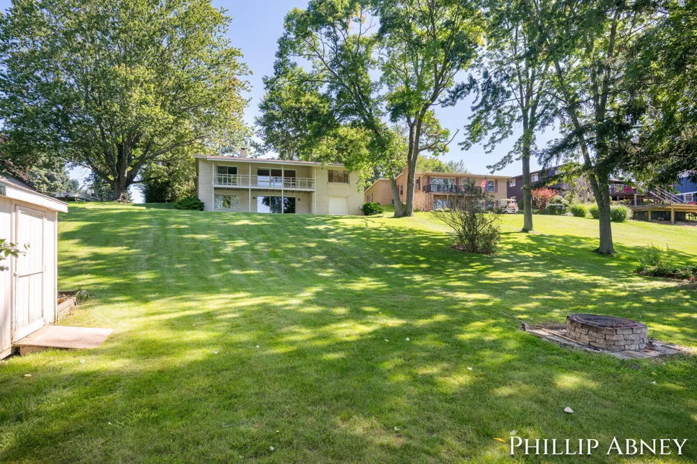8391 Cowan Lake Drive NE Grattan Township, MI 49341