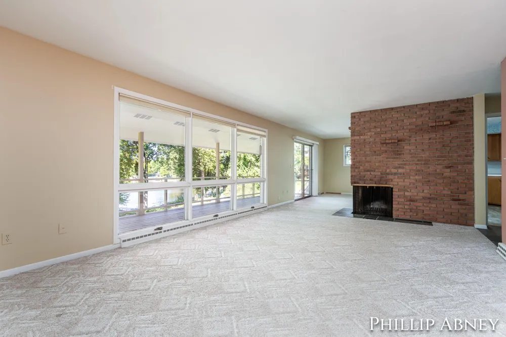 8391 Cowan Lake Drive NE Grattan Township, MI 49341