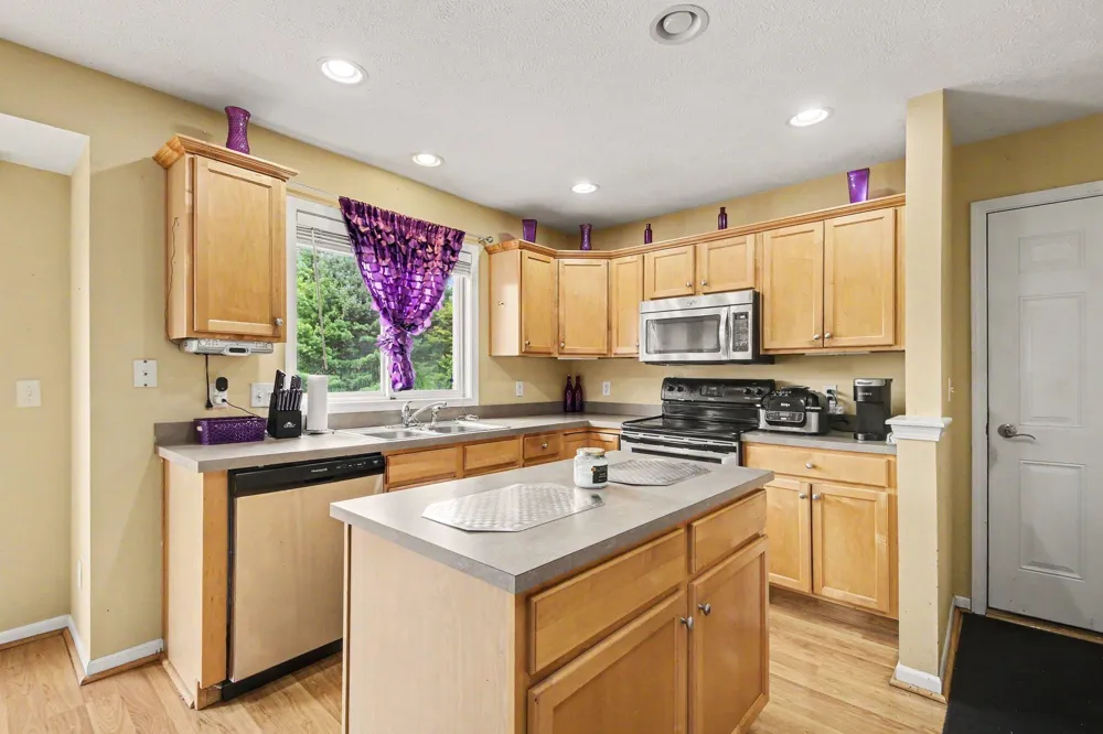 6627 Winter Creek Road Norton Shores City, MI 49444