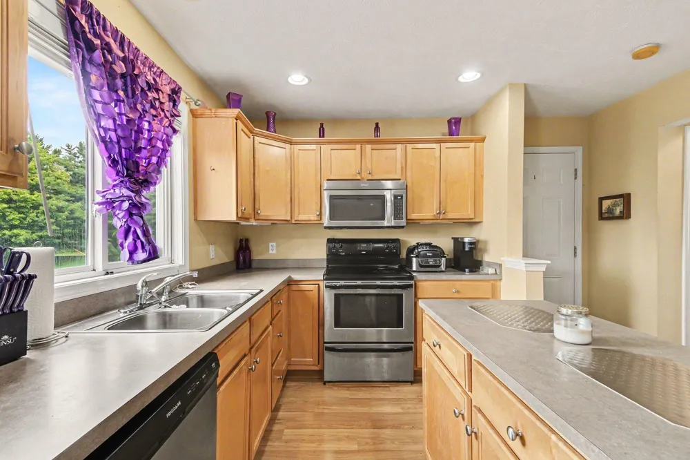 6627 Winter Creek Road Norton Shores City, MI 49444
