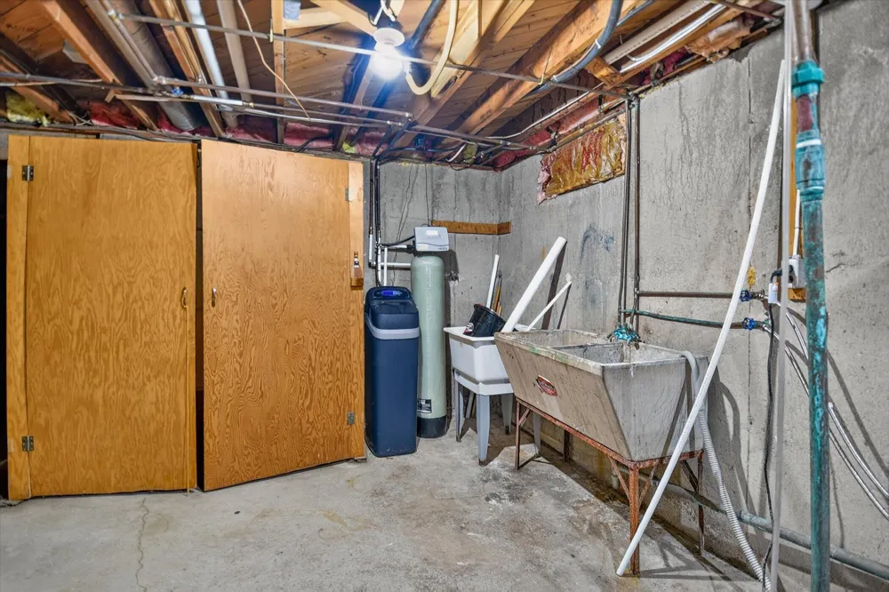 8929 Robinwood Court Napoleon Township, MI 49201