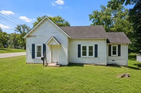 206 Freeman Ave
