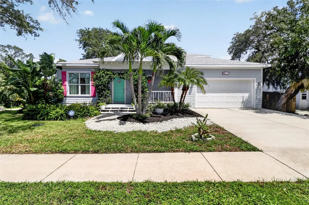 652 KENNETH WAY Tarpon Springs, FL 34689