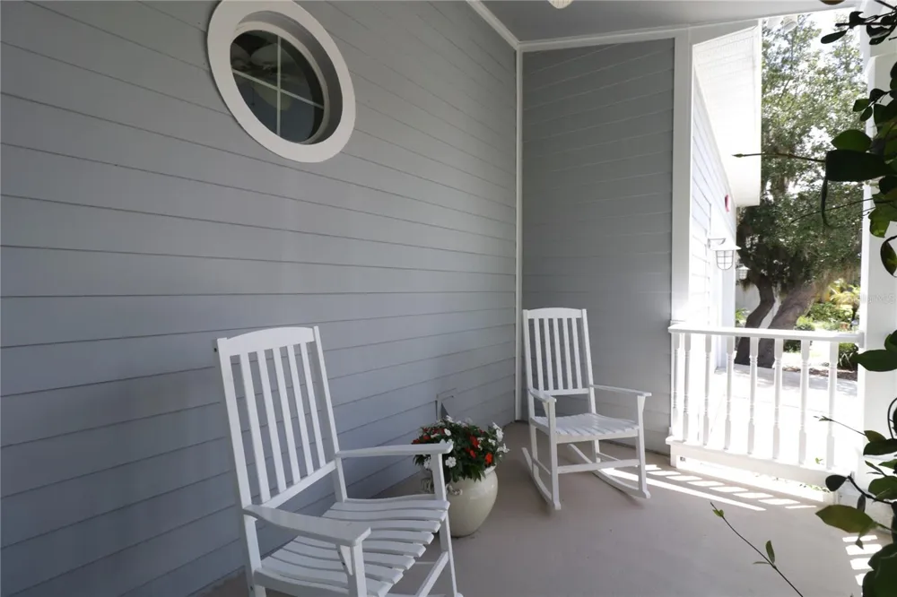 652 KENNETH WAY Tarpon Springs, FL 34689