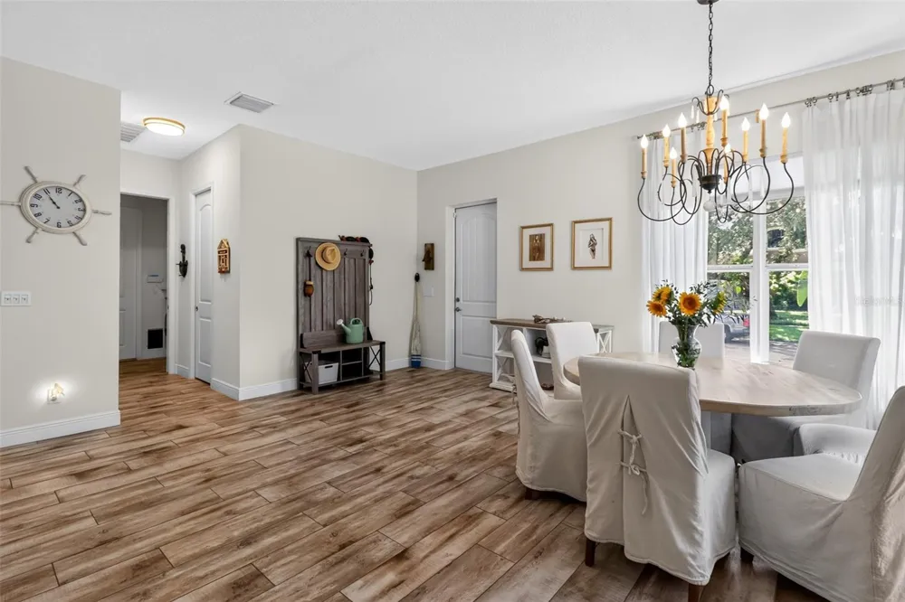 652 KENNETH WAY Tarpon Springs, FL 34689