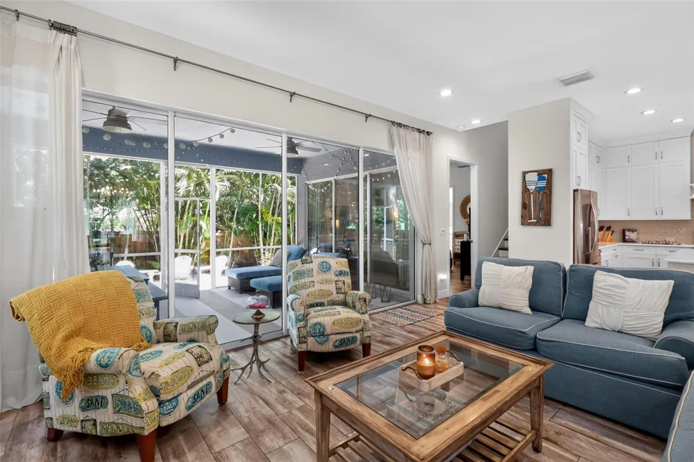 652 KENNETH WAY Tarpon Springs, FL 34689