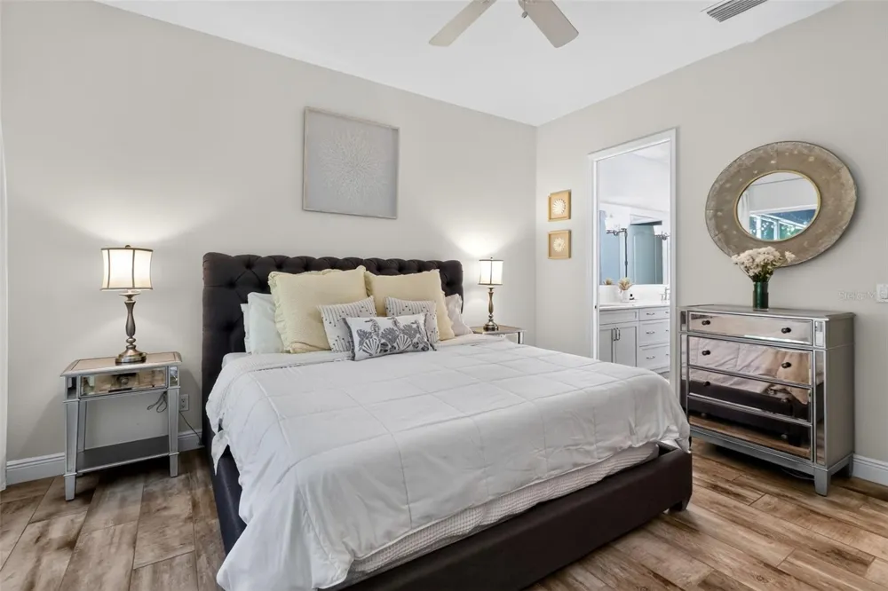 652 KENNETH WAY Tarpon Springs, FL 34689