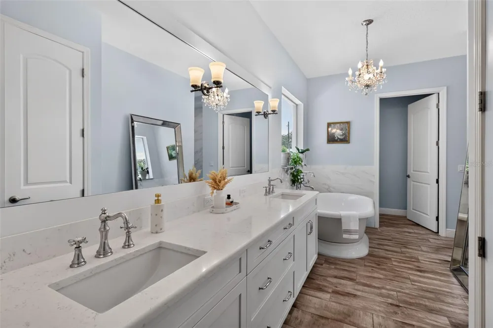 652 KENNETH WAY Tarpon Springs, FL 34689