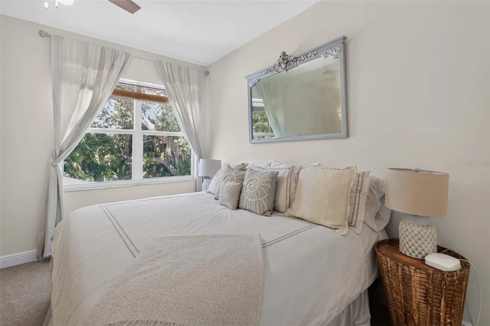 652 KENNETH WAY Tarpon Springs, FL 34689