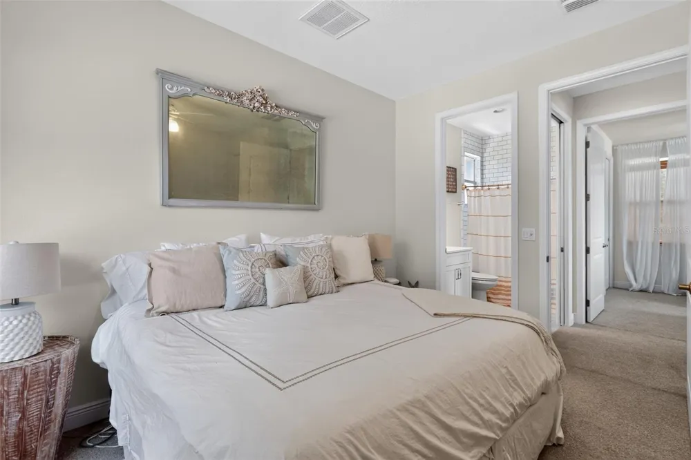 652 KENNETH WAY Tarpon Springs, FL 34689