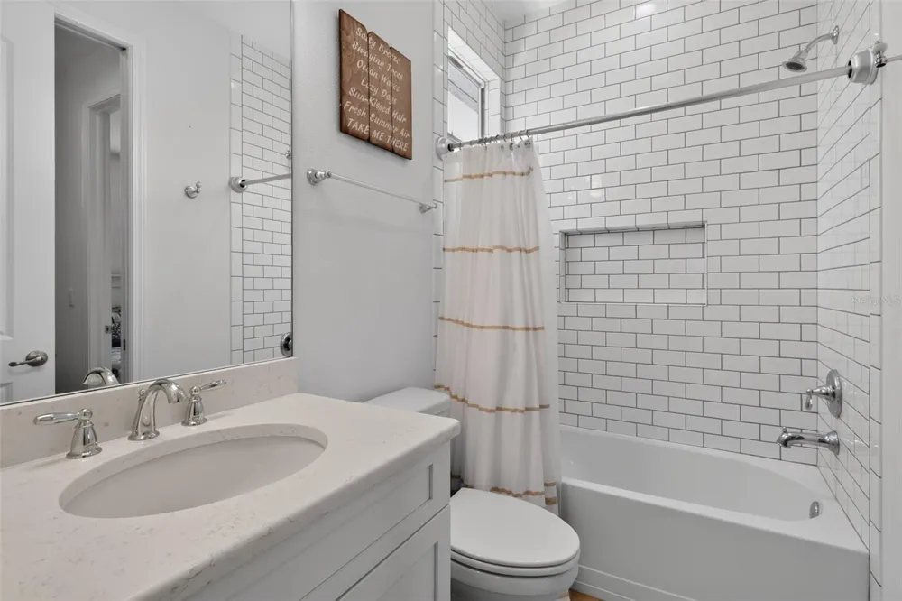 652 KENNETH WAY Tarpon Springs, FL 34689