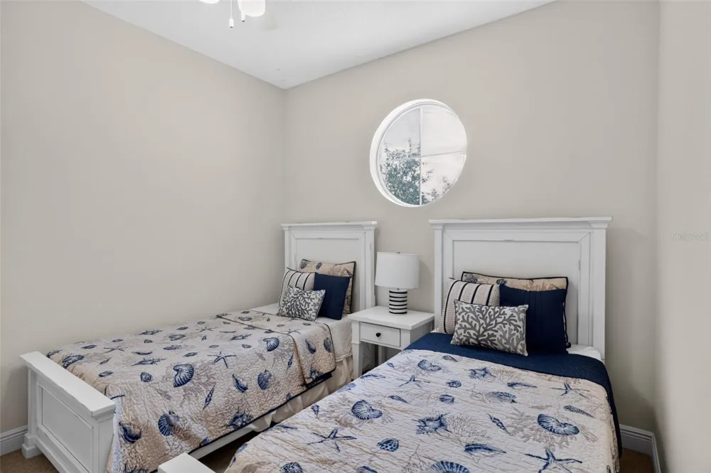 652 KENNETH WAY Tarpon Springs, FL 34689