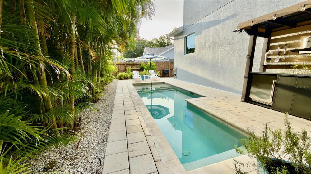 652 KENNETH WAY Tarpon Springs, FL 34689