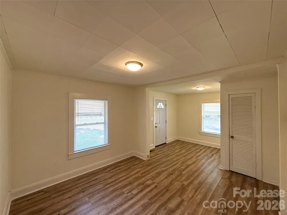 1907 E Elm Street Gastonia, NC 28054