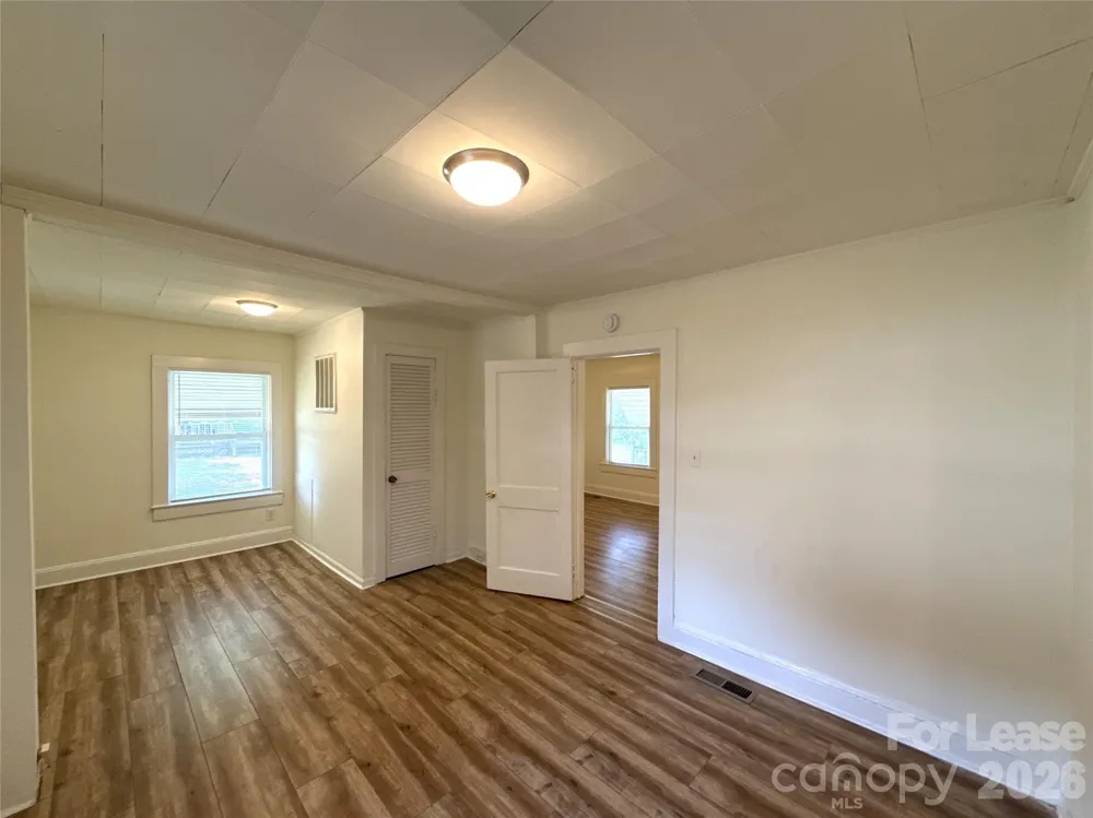 1907 E Elm Street Gastonia, NC 28054