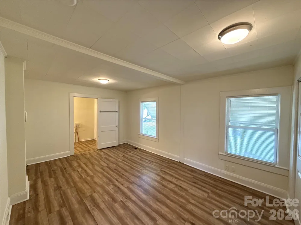 1907 E Elm Street Gastonia, NC 28054