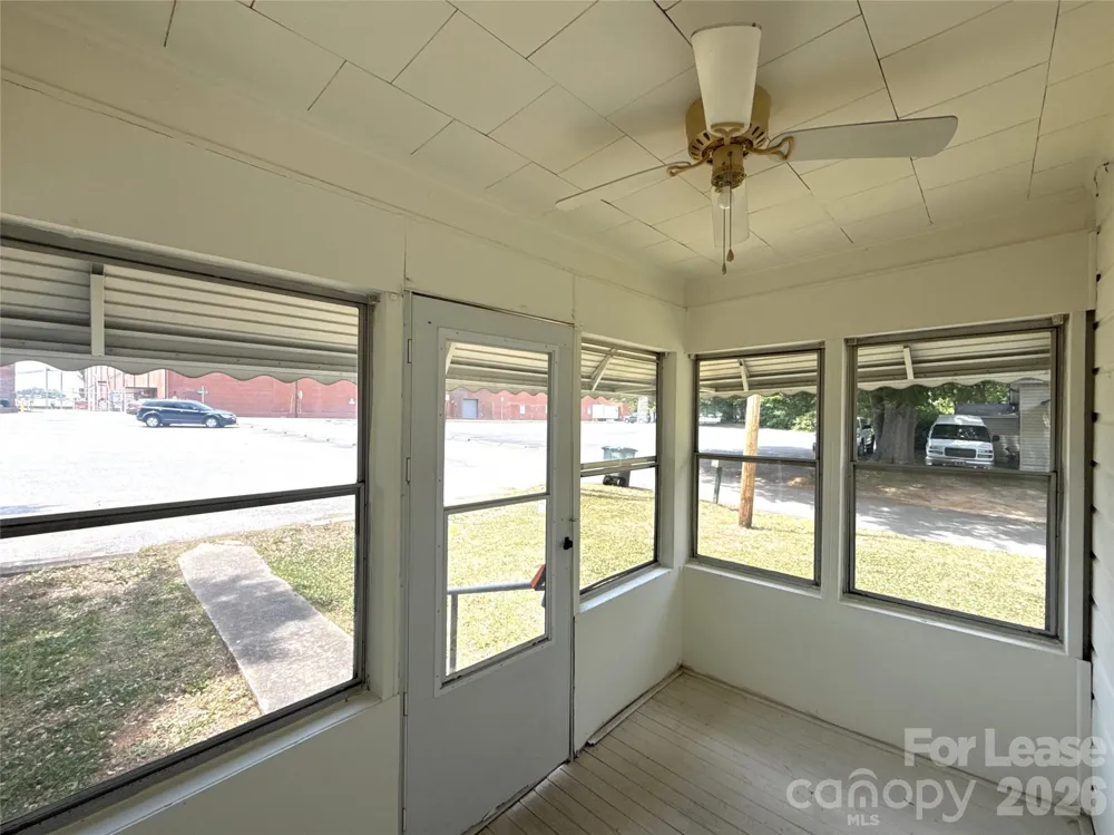 1907 E Elm Street Gastonia, NC 28054
