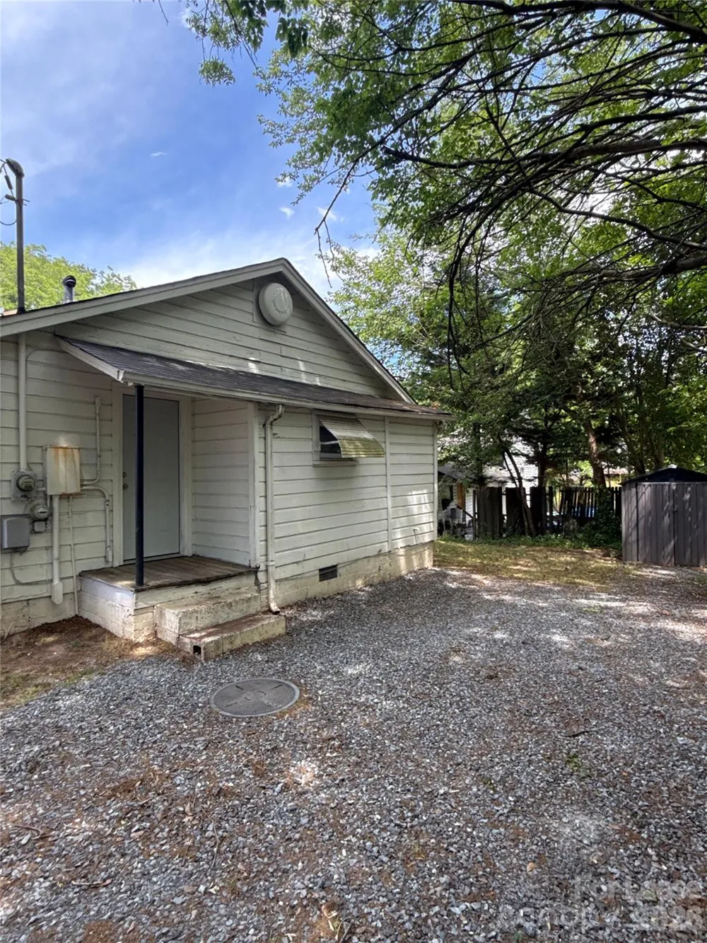 1907 E Elm Street Gastonia, NC 28054