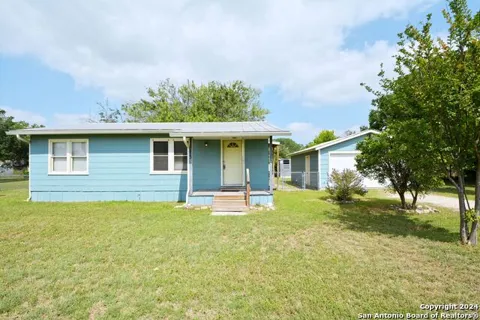 823 SERNA DR