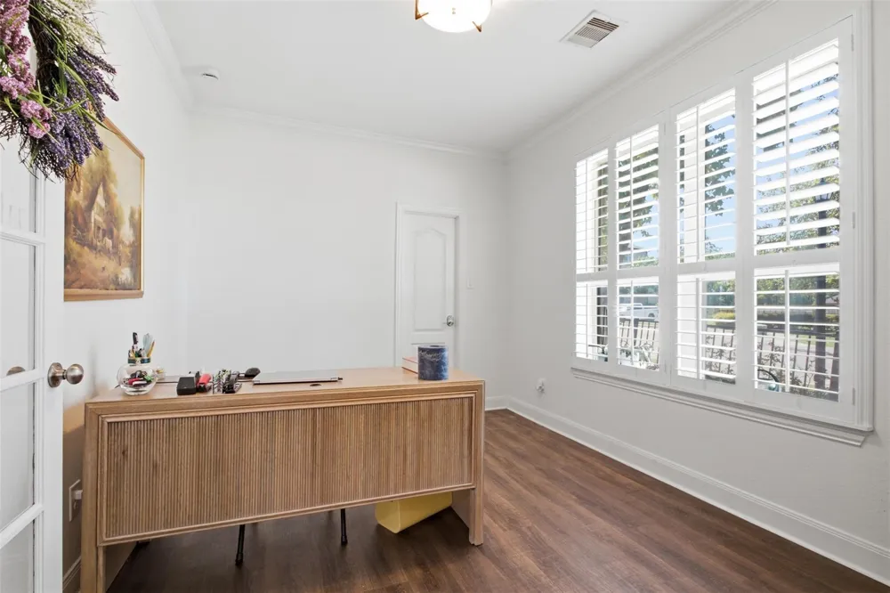 704 Water Street Webster, TX 77598
