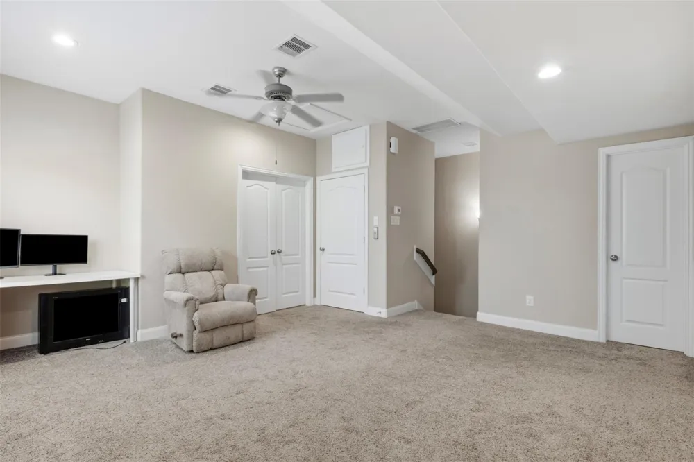 704 Water Street Webster, TX 77598