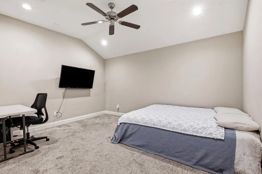 704 Water Street Webster, TX 77598