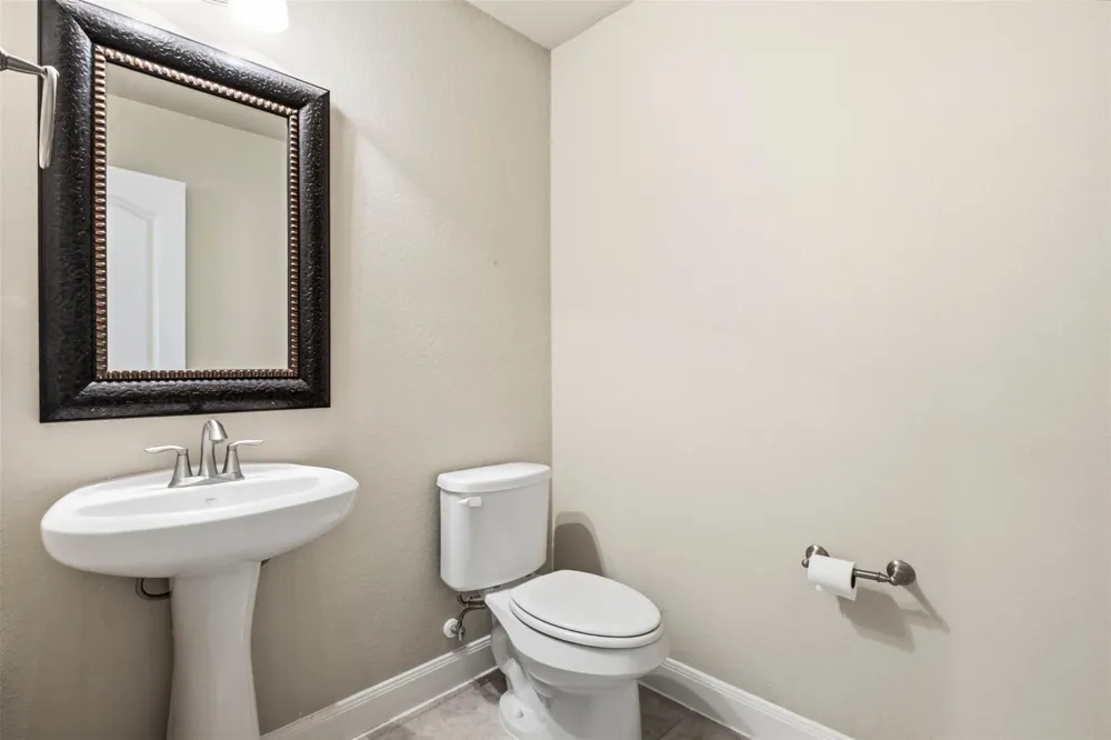 704 Water Street Webster, TX 77598
