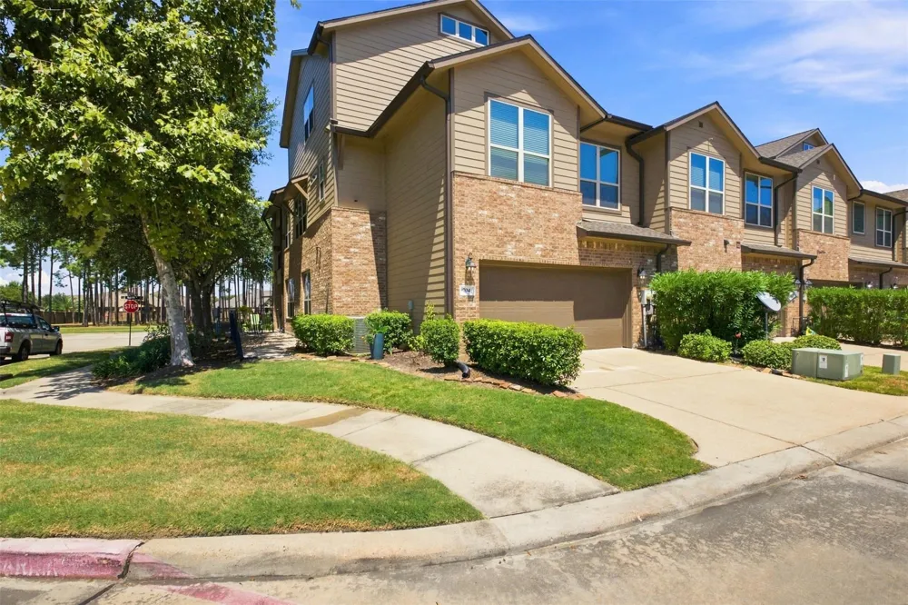 704 Water Street Webster, TX 77598