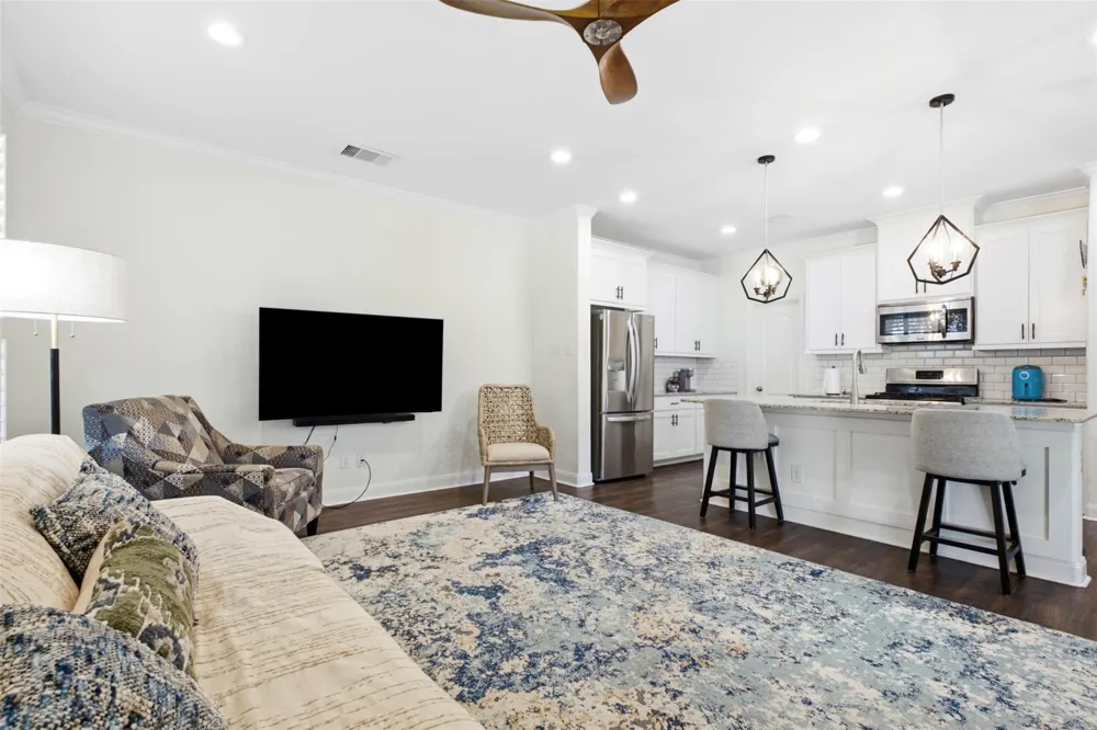 704 Water Street Webster, TX 77598