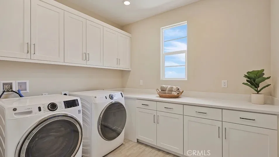 29798 Camino La Cumbre Valencia, CA 91354