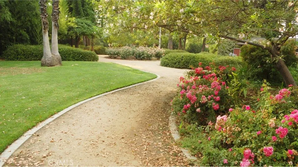 29798 Camino La Cumbre Valencia, CA 91354