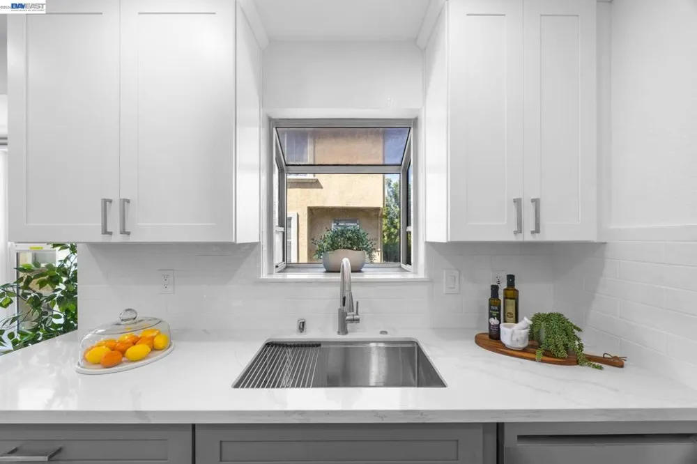 278 Estabrook St San Leandro, CA 94577