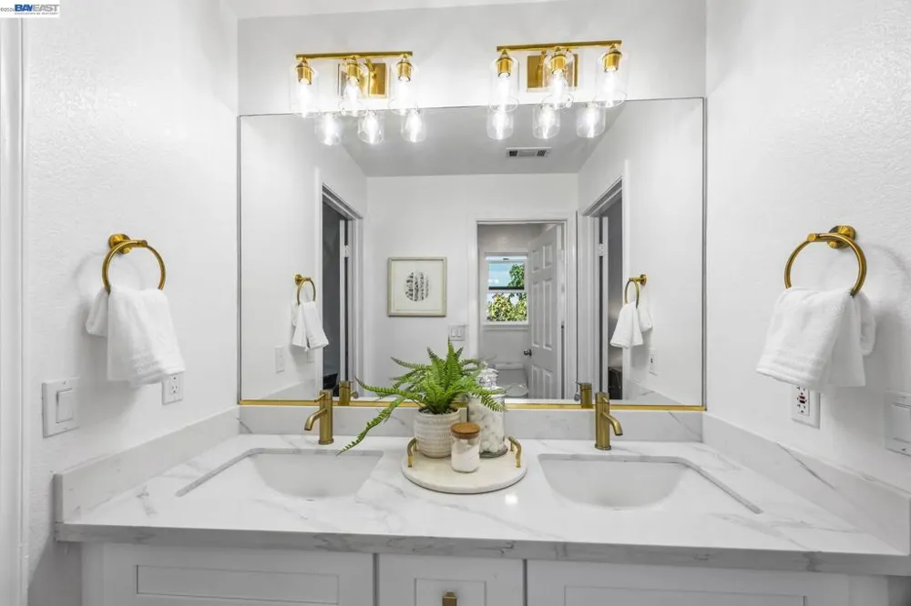 278 Estabrook St San Leandro, CA 94577