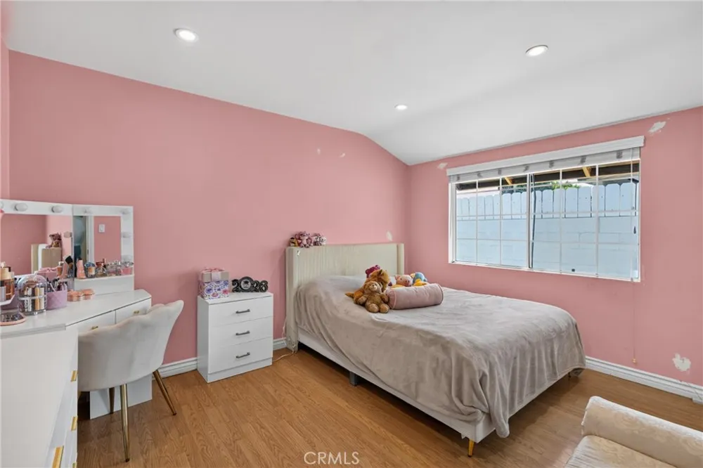 12327 Saticoy Street North Hollywood, CA 91605