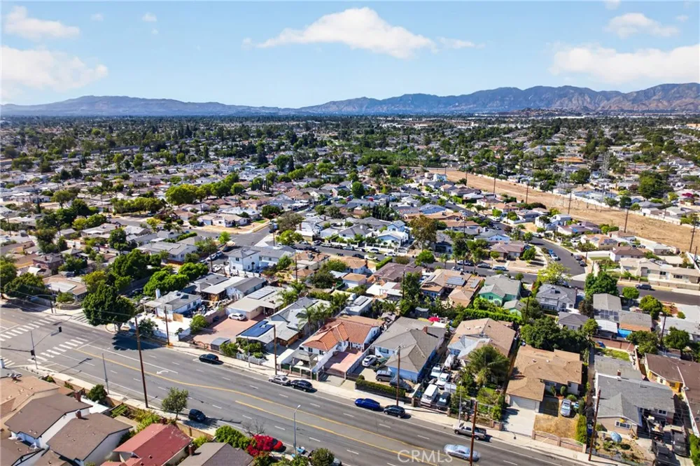 12327 Saticoy Street North Hollywood, CA 91605