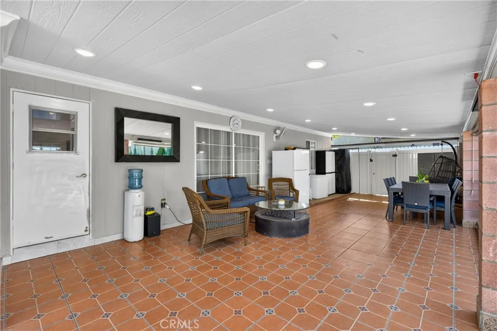 12327 Saticoy Street North Hollywood, CA 91605