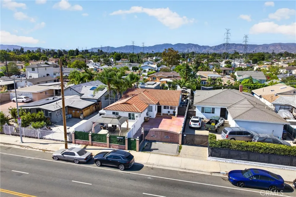 12327 Saticoy Street North Hollywood, CA 91605