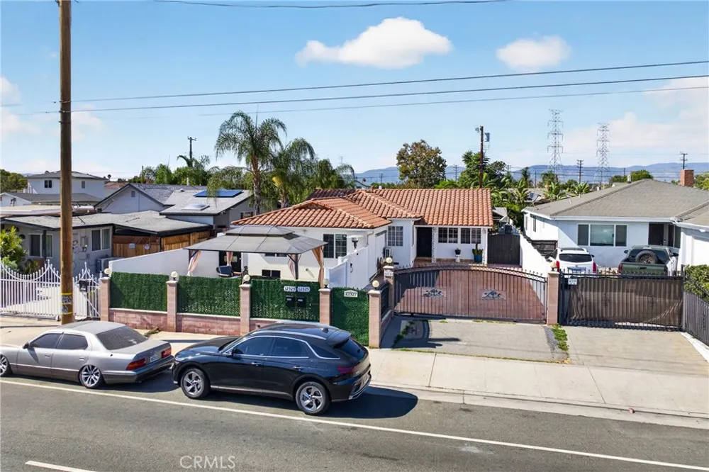 12327 Saticoy Street North Hollywood, CA 91605