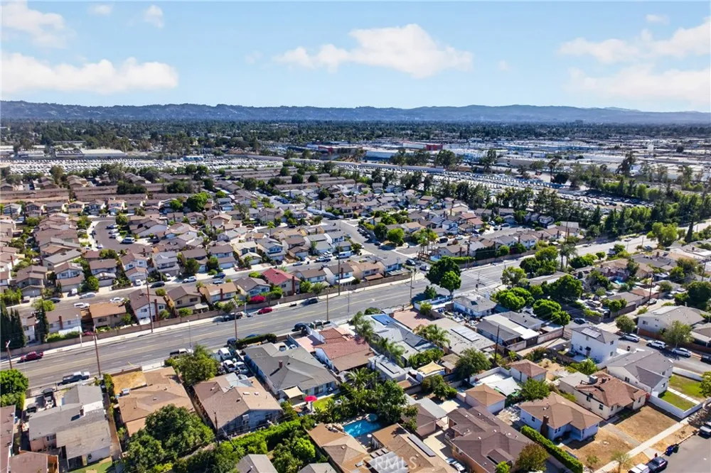 12327 Saticoy Street North Hollywood, CA 91605