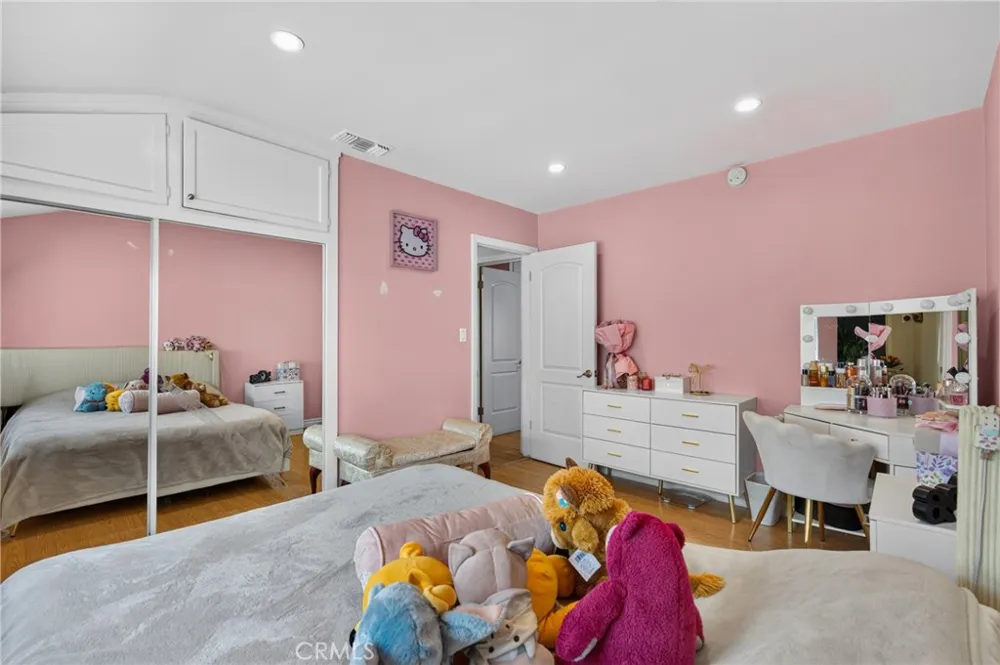 12327 Saticoy Street North Hollywood, CA 91605