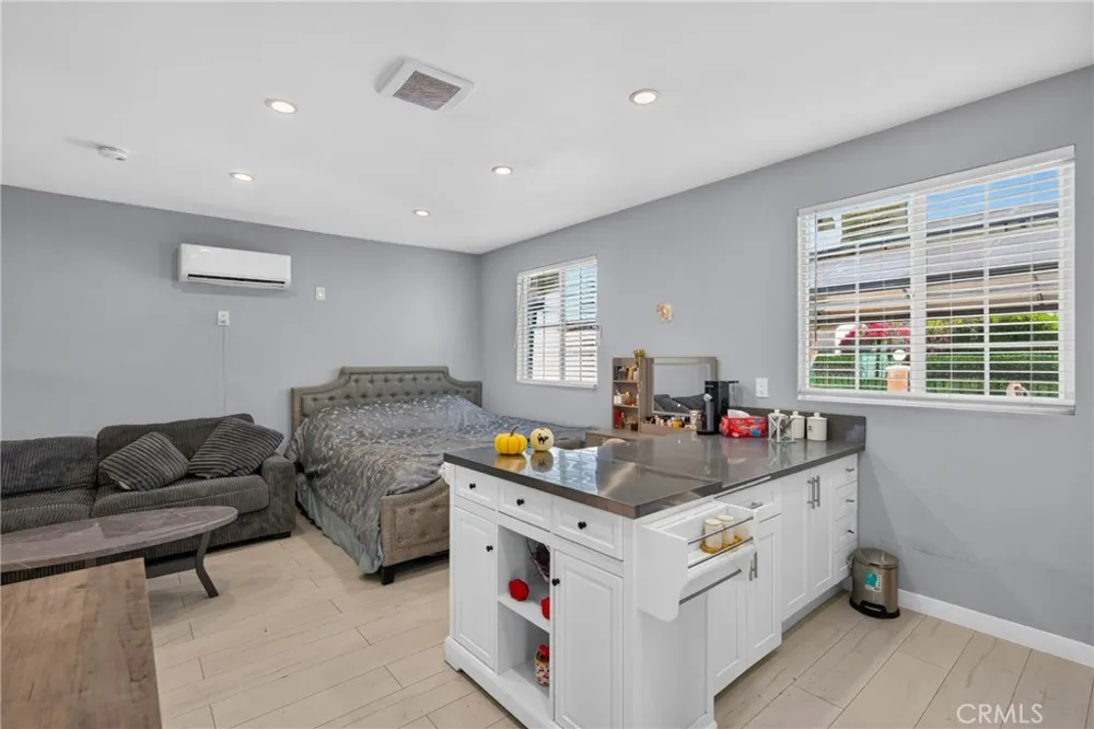12327 Saticoy Street North Hollywood, CA 91605