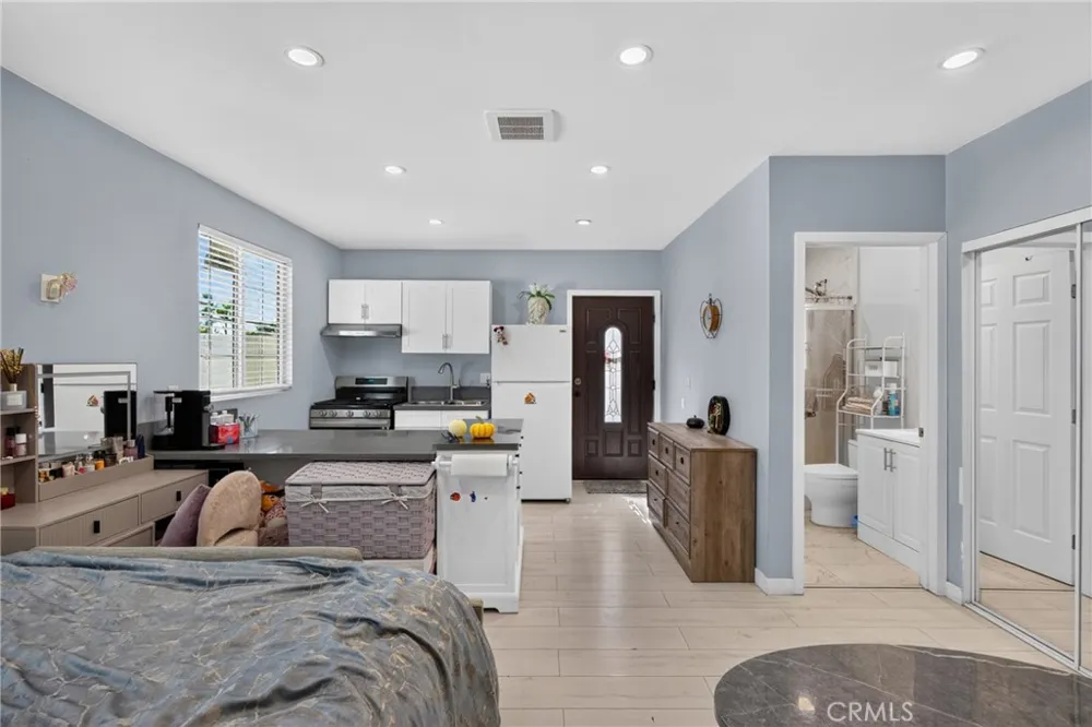 12327 Saticoy Street North Hollywood, CA 91605