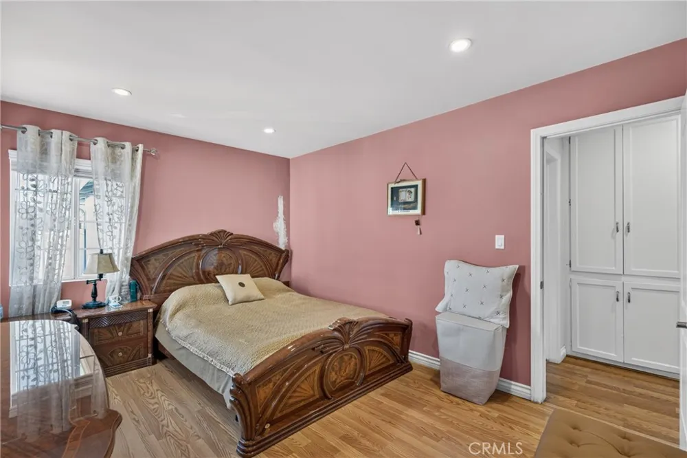 12327 Saticoy Street North Hollywood, CA 91605