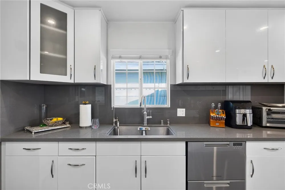 12327 Saticoy Street North Hollywood, CA 91605